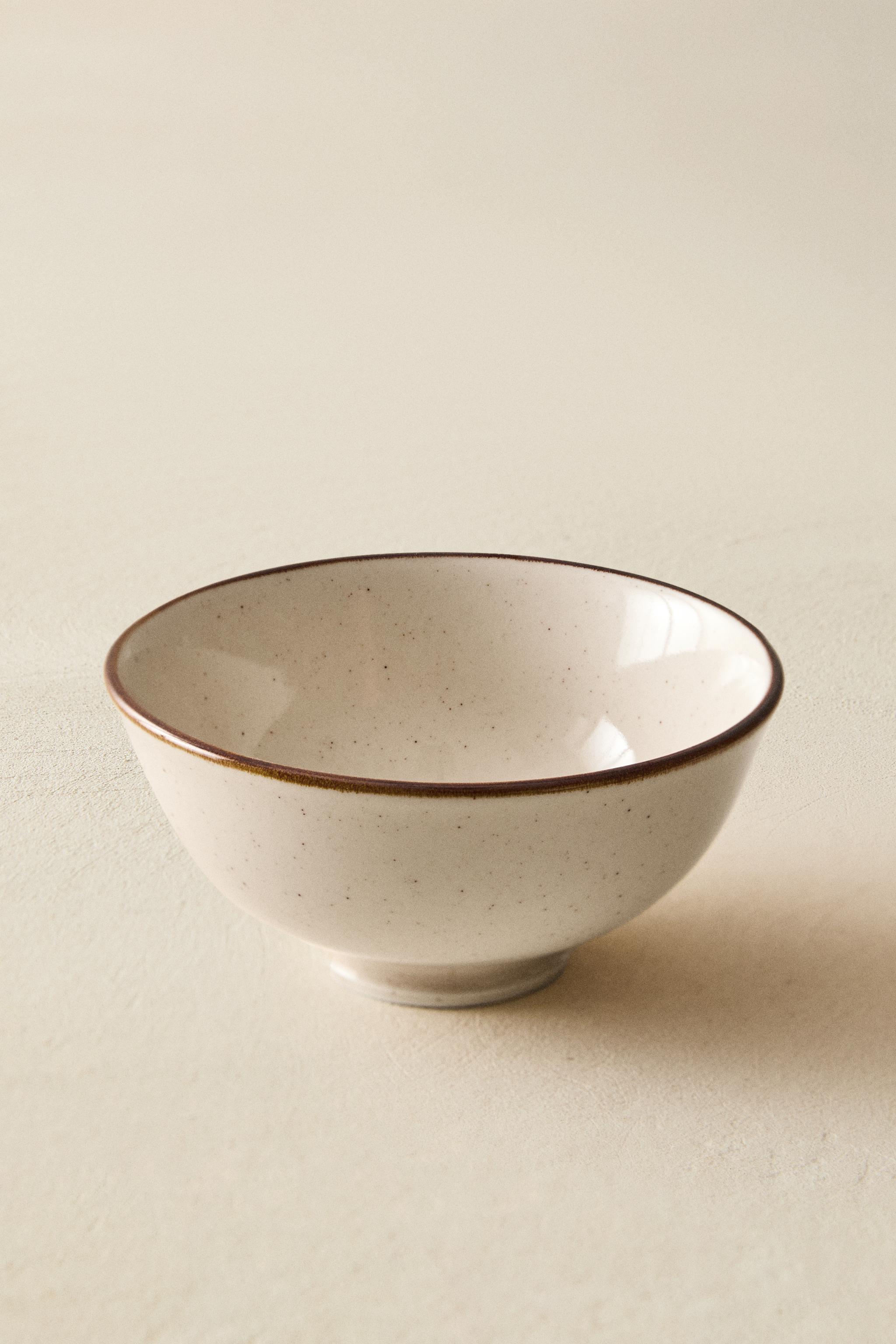PORCELAIN MINI BOWL WITH ANTIQUE FINISH RIM